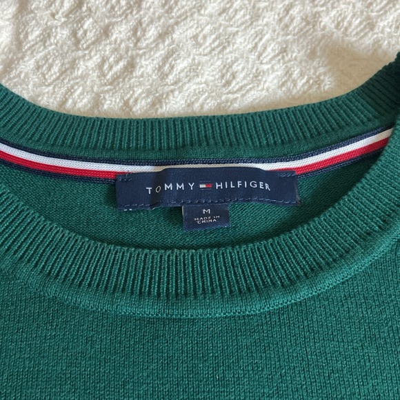 Tommy Hilfiger Green Sweater with Red Fox Design - Picture 2 of 3